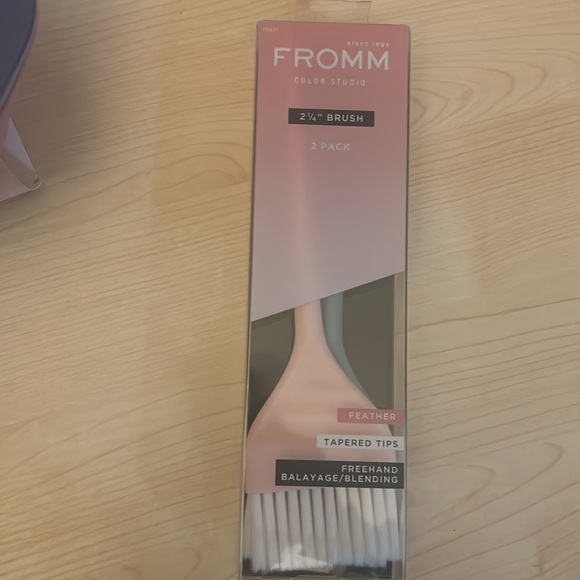 Fromm color kit set has mixing bowls color brushes for applying color to hair - Picture 3 of 4